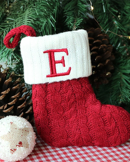 Świąteczna ozdoba wisząca w postaci skarpety z literą E
