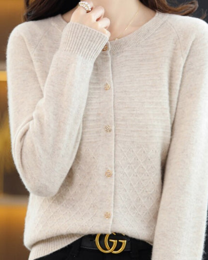 Damski sweter typu kardigan zapinany na guziki