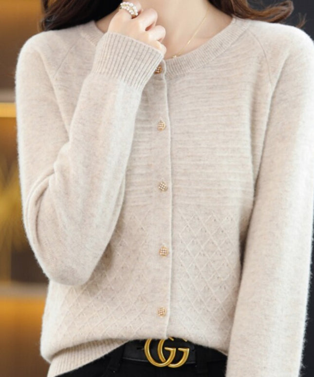 Damski sweter typu kardigan zapinany na guziki