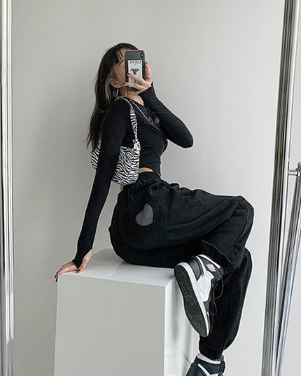 Damskie spodnie dresowe z serduszkiem na kieszonce