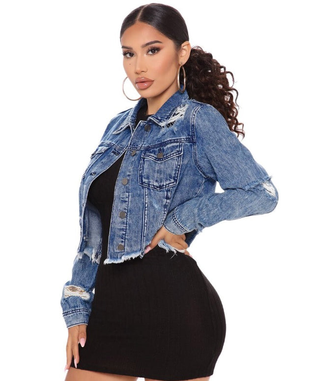 Damska kurtka jeansowa o luźnym kroju z przetarciami