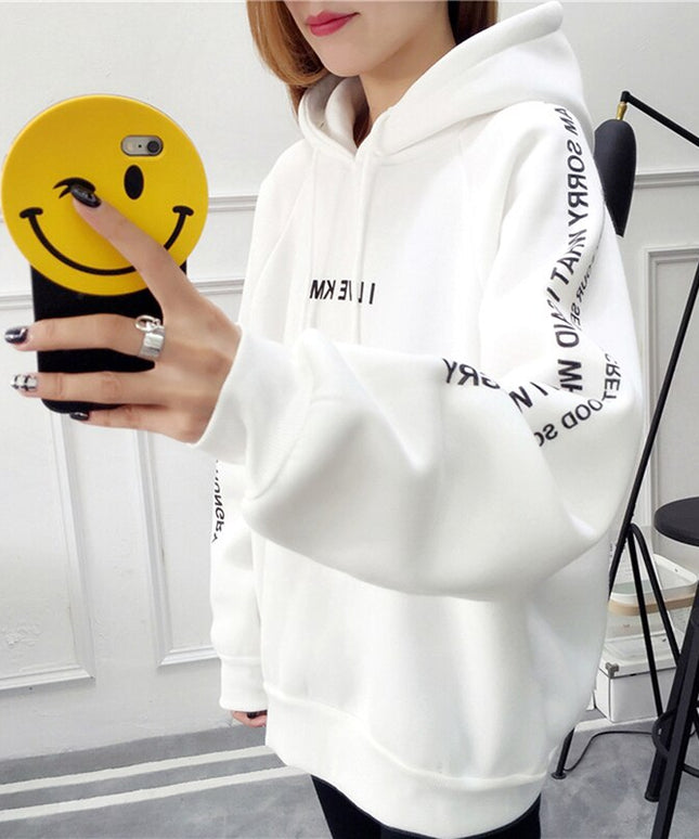 Damska bluza z napisami na rękawach