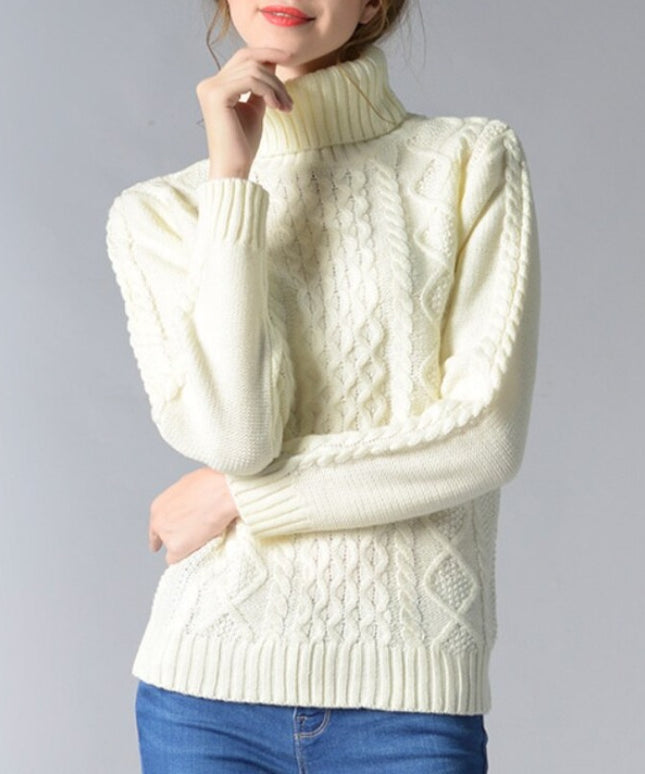 Damski sweter dziergany z golfem o prostym kroju