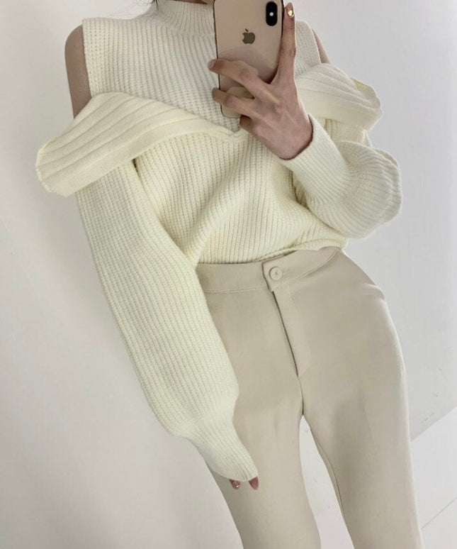 Damski sweter z golfem i odkrytymi ramionami