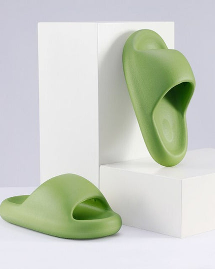 Modne klapki w jednolitych kolorach