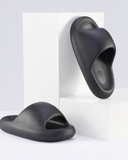 Modne klapki w jednolitych kolorach