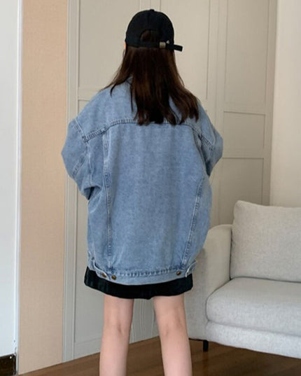 Damska kurtka jeansowa klasyczna oversize z dużymi kieszeniami