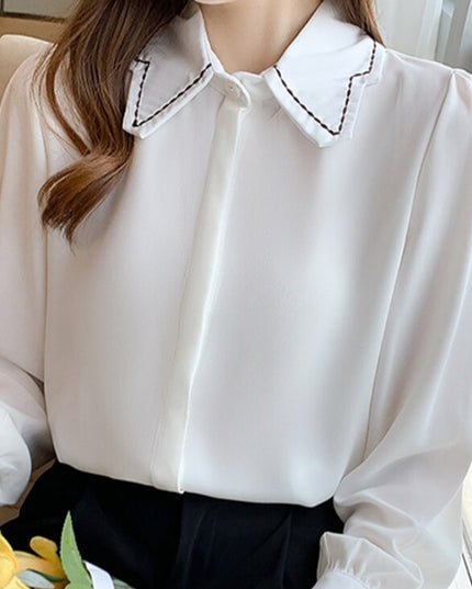 Damska koszula z ozdobnym kołnierzem