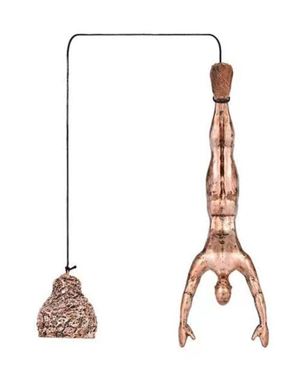 Figurka dekoracyjna wspinający się mężczyzna metaliczna