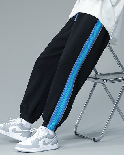 Męskie spodnie treningowe z niebieską lamówką