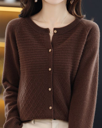 Damski sweter typu kardigan zapinany na guziki