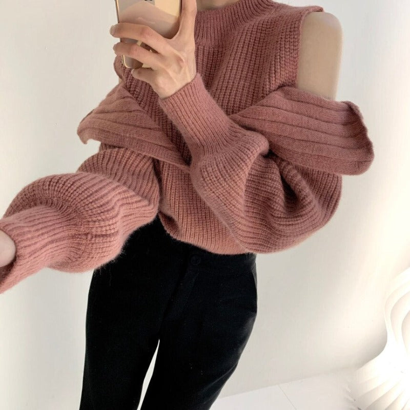 Damski sweter z golfem i odkrytymi ramionami