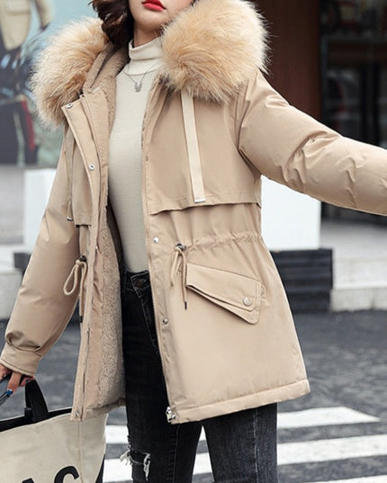 Damska kurtka zimowa o kroju parki z futrzanym kapturem
