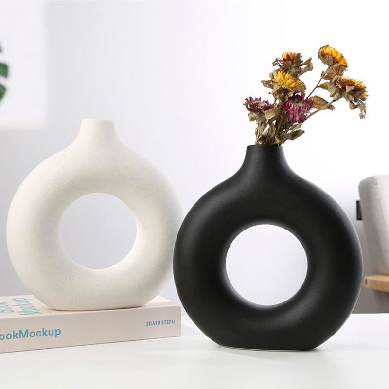 Wazon dekoracyjny ceramiczny okrągły w czarnym kolorze