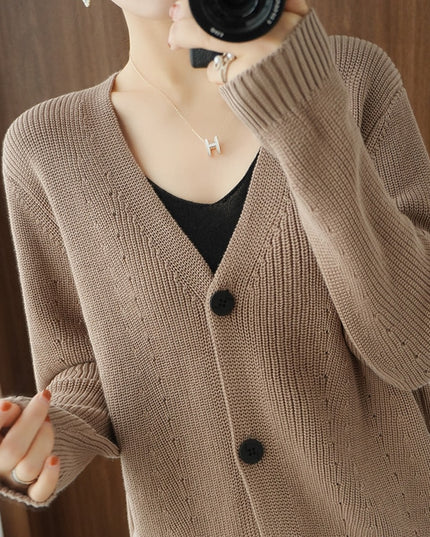 Damski sweter typu kardigan z dekoltem w serek zapinany na guziki