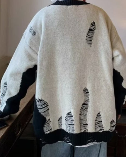 Męski sweter z dekoltem w serek o kroju oversize z przetarciami