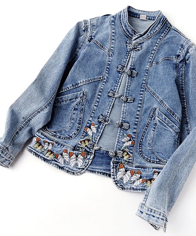 Damska kurtka jeansowa zdobiona haftem z przeszyciami