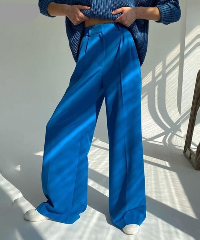 Damskie spodnie chinosy z szerokimi nogawkami podkreślające talię