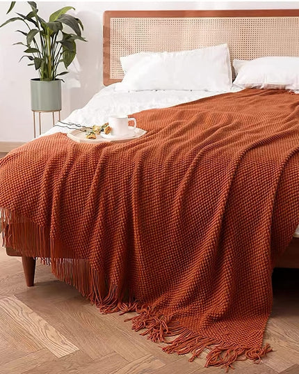 Koc z trójwymiarowym splotem z frędzlami