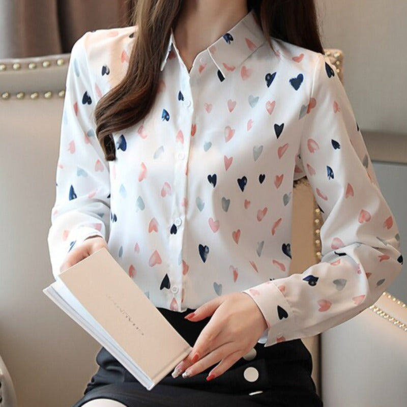 Damska klasyczna koszula ze wzorem w serca