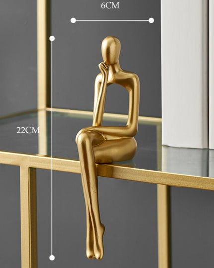 Figurka dekoracyjna postać w złotym kolorze