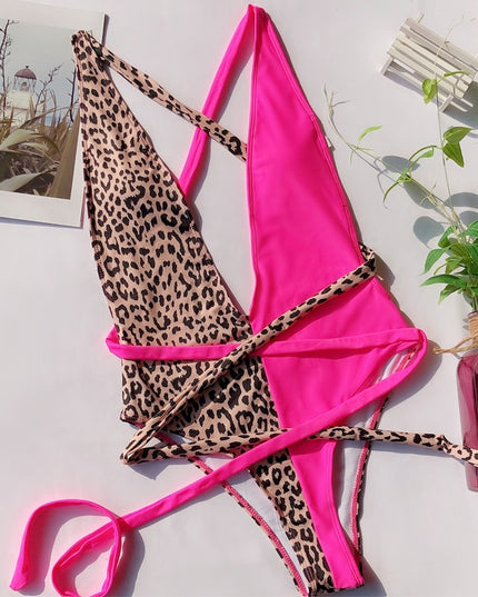 Damski jednoczęściowy strój kąpielowy w panterkę z głębokim dekoltem i wiązaniem