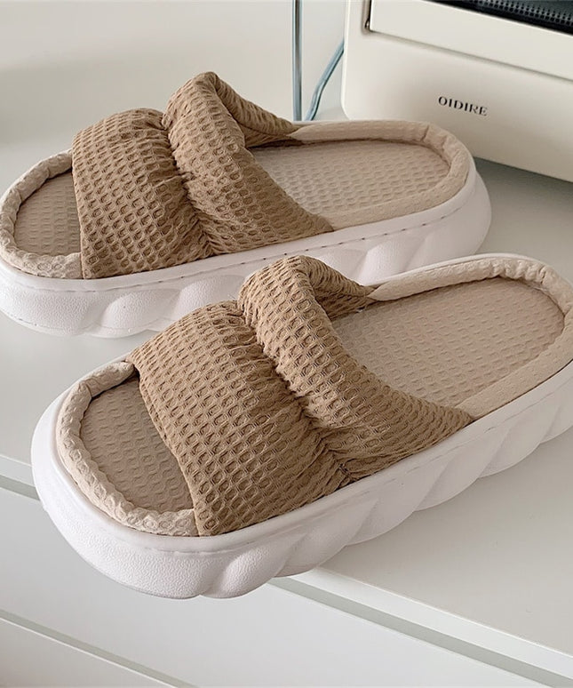 Klapki na podwyższonej platformie