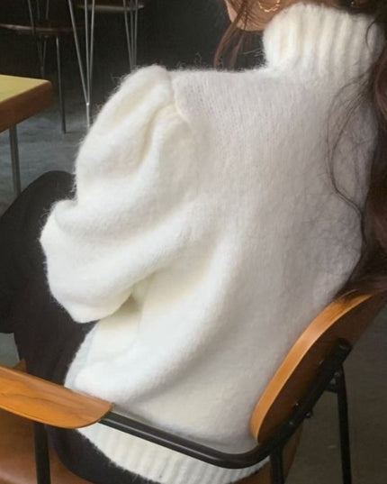 Damski sweter z golfem o prostym kroju