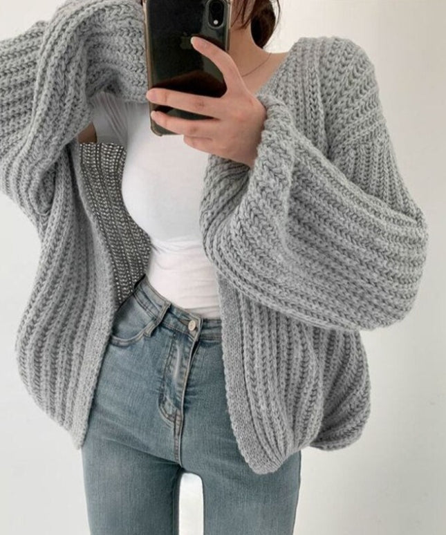 Damski sweter typu kardigan dziergany o kroju oversize