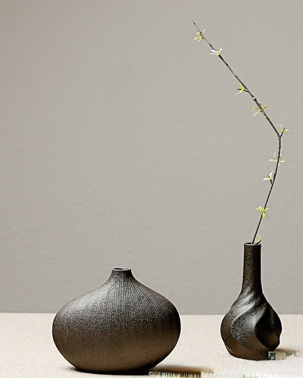 Wazon dekoracyjny elegancki w ciemnych kolorach