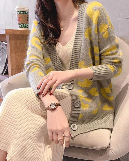 Damski sweter typu kardigan we wzór cętek