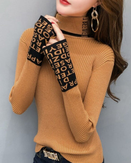 Damski sweter prążkowany z golfem i napisami