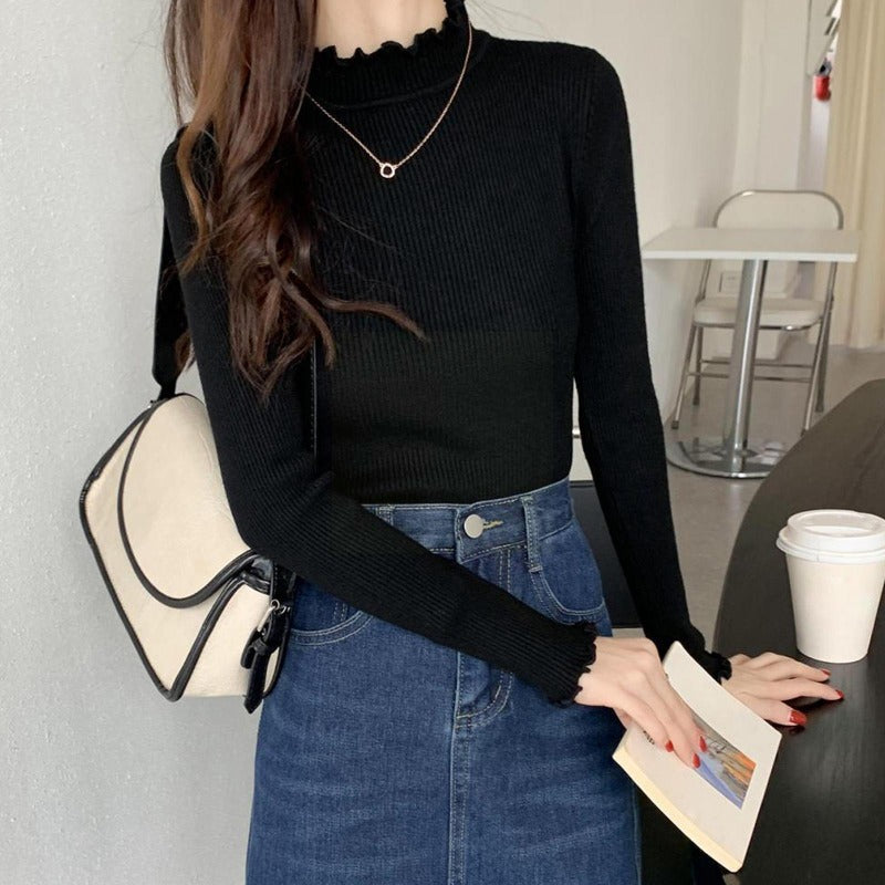 Damski sweter prążkowany z golfem zakończonym falbanką