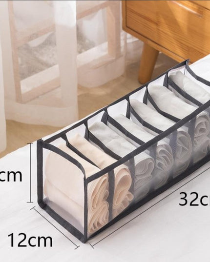 Organizer z przegródkami na ciuchy