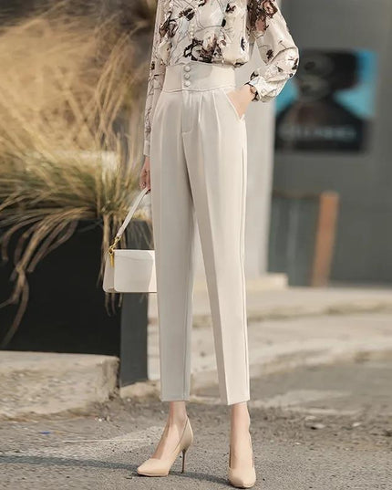 Damskie spodnie chinosy podkreślające talię zapinane na guziki