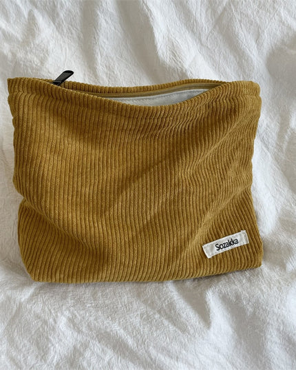 Kosmetyczka sztruksowa w jasnych kolorach