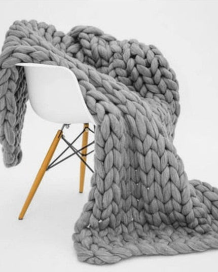 Pleciony koc sweterkowy ręcznie dziergany