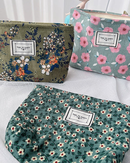 Kosmetyczka podróżna w kwiaty