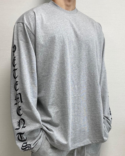 Męska koszulka z długim rękawem o prostym kroju z napisami na rękawach