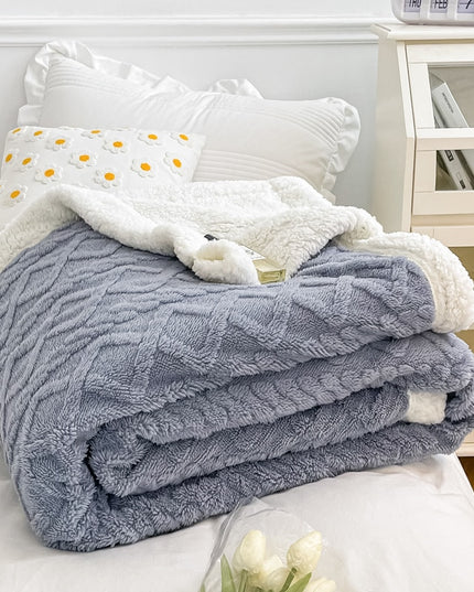 Miękki koc dwustronny ze sweterkowym tłoczeniem