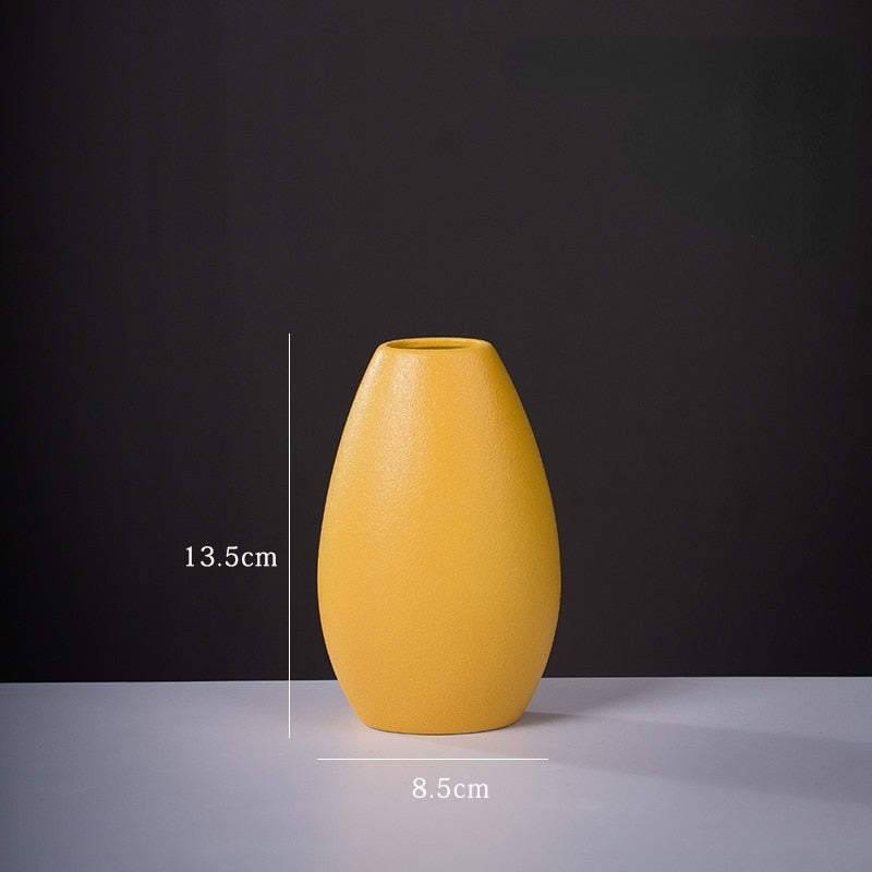 Wazon ceramiczny w żółtym kolorze
