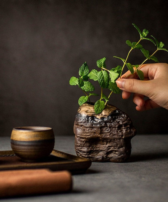 Wazon ceramiczny w brązowych kolorach