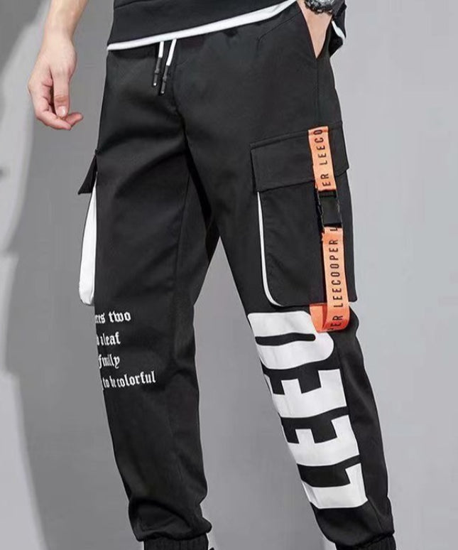 Męskie spodnie cargo z ozdobną klamrą