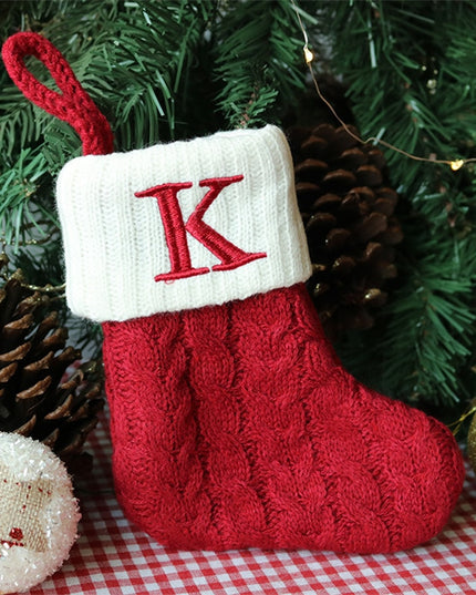Świąteczna ozdoba wisząca w postaci skarpety z literą K