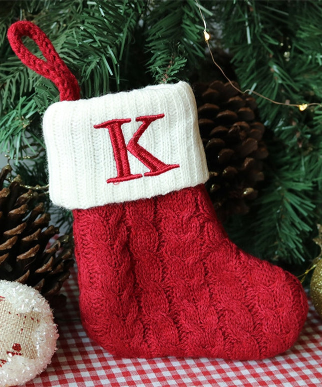 Świąteczna ozdoba wisząca w postaci skarpety z literą K