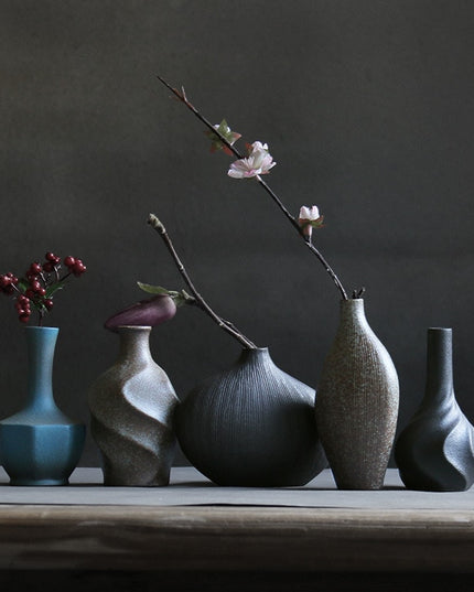 Wazon dekoracyjny elegancki w ciemnych kolorach