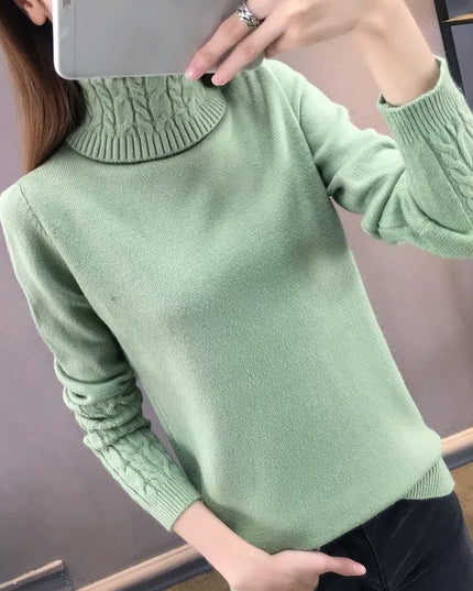 Damski sweter typu golf z plecionką