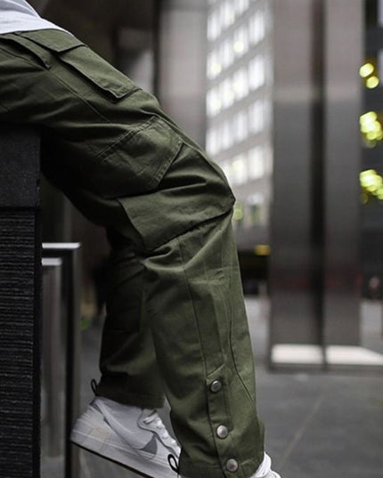 Męskie spodnie bojówki o prostych nogawkach