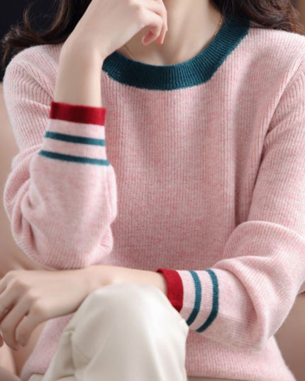 Damski sweter dziergany z kontrastowymi paskami