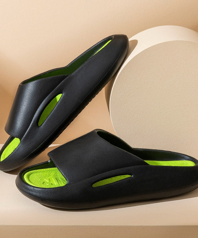 Klapki na grubej platformie z wycięciem z boku